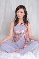 塑身:索妮亦动亦静瑜伽美人